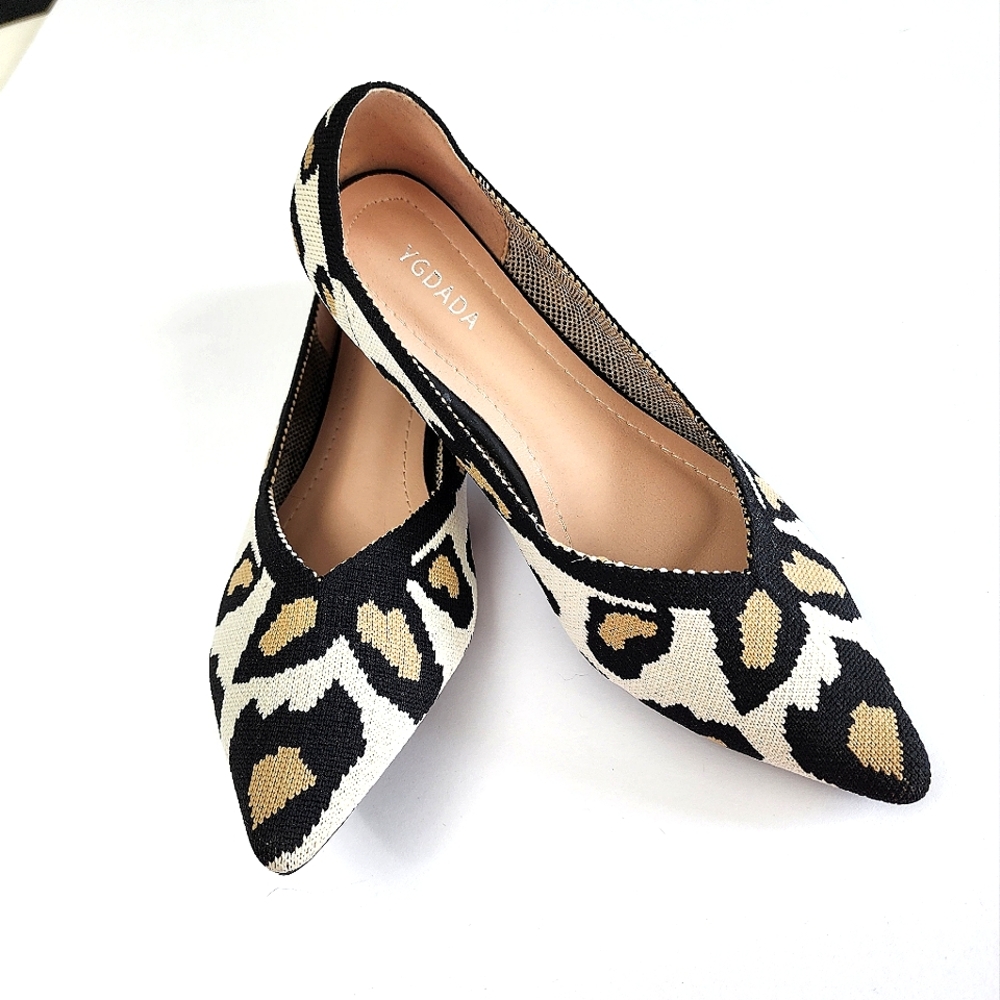 NWOT White Leopard Print Knit Pointed Toe Flats,  Size 8.5 (UK 41)